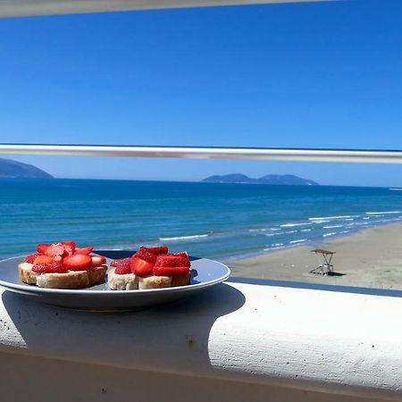 On The Beach Vlorë Екстериор снимка
